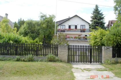 In Balatongyörök neben Plattensee mit sehr guter Panorama ein GrosHaus verkaifli