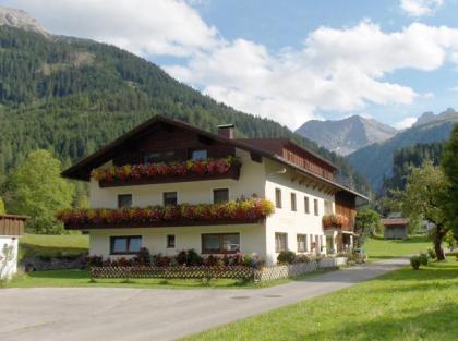 Urlaub in Tirol in Bach im Lechtal - Pension Sennhof