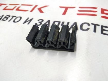 Bremsleitungshalterung Tesla Modell S 1030621-00-Z