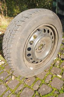 4 Winterkompletträder 185/ 60 R15 T auf 4-Loch-Stahlfelgen