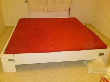 Design Bett Top zustand wie neu sehr rubust extra ohne kopfteil
