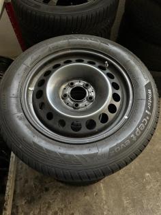Winterreifen auf Stahlfelgen 205/ 60 R16