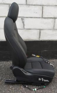 1456943-00-A x Beifahrersitz (beheizt, ohne Airbag) PREM PUR BLK Tesla Modell 3 