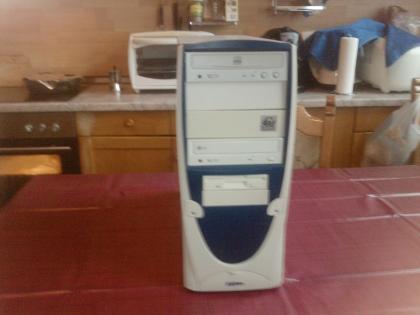 Biete PC an Bastler