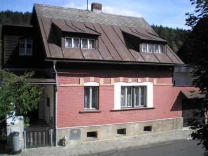 Ein Einfamilienhaus zu verkaufen