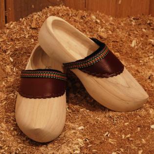 Holzschuhe - Perfekt für Garten und Camping