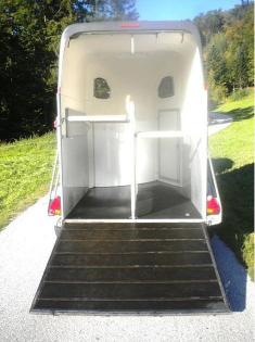 Pferdeanhänger Vollpoly Sattelkammer
