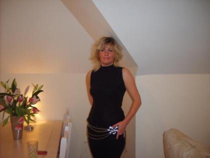 Attraktive Sie, 34 J., sucht anspruchsvollen ER