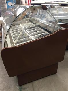 ISA DORIAN 18 Eisvitrine Eistresen Eistheke Eiscafe Eis Speiseeis Gastronomie