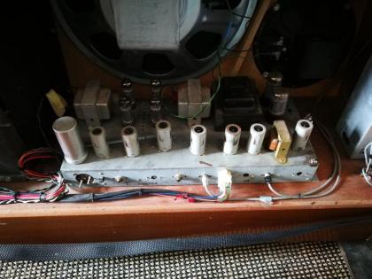 Hammond Orgel H 100 (Modell von Klaus Wunderlich). Auch als Kirchenorgel verwend