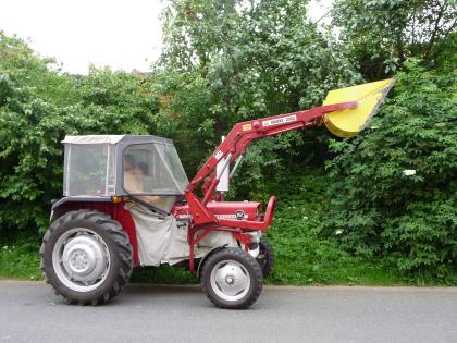 Traktor von Massey Fergusson/Frontlader