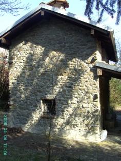 Unabhaengiges Landhaus mit 10.000 qm flachem Grundstueck in Ligurien zu verkaufe