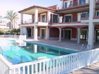 Luxus Villa in traumhafter Lage zu verkaufen