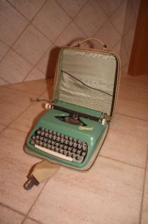 Reise-Schreibmaschine Consul 70 er Jahre lindgrün 