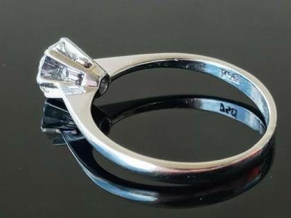 750 Gold 0.65 Karat Diamanten Solitär-Ring / Diamant 0.65 Ct. VS1