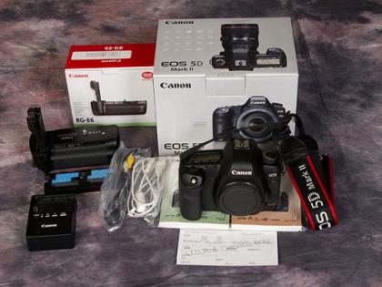 Canon EOS 5D Mark II zum Verkauf  Nur Gehäuse 