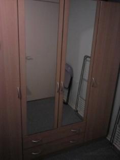 Kleiderschrank an Abholer zu verkaufen