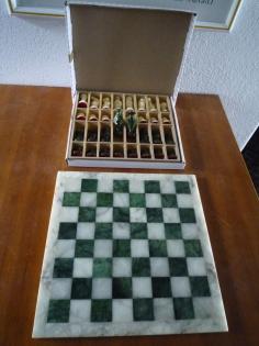 Marmor-Schach aus grünem und weissem Marmor