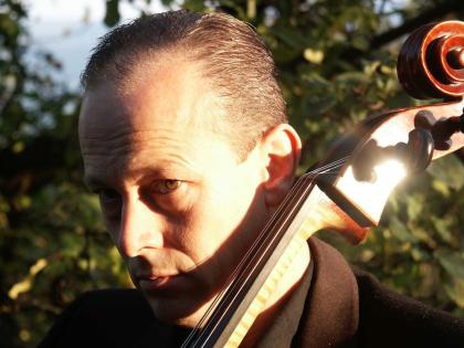 Konzertcellist ( Studium bei Janigro/Meneses/Bylsma ) für Performance u. Unterri