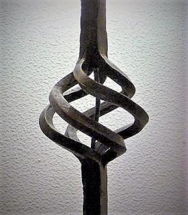 Antike schmiedeeiserne Stehlampe