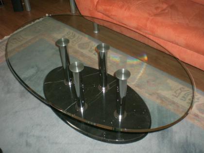 Schöner Glastisch mit Marmorplatte 