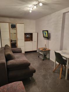 1-Zimmer Souterrain Wohnung Voll Möbliert in Offenbach