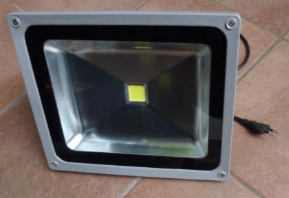 LED 50W Außen und Innen Flutlicht Fluter Strahler Scheinwerfer IP65 mit Kabel un