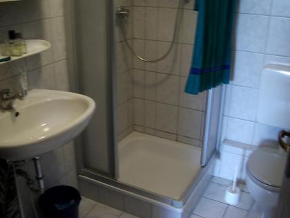 1-Zimmer Souterrain Wohnung Voll Möbliert in Offenbach