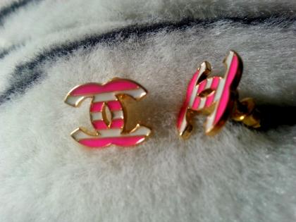 Ohrringe/Ohrstecker Chanel Design pink/weiß NEU