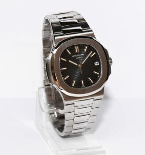 Patek Philippe Nautilus Stahl Uhr 5711/ 1A-010 Box Papiere2021