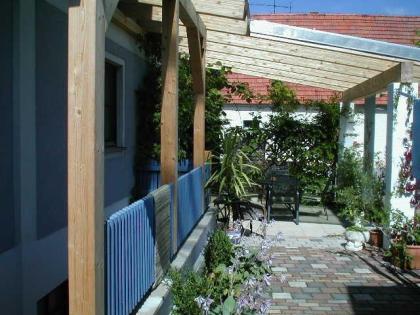 Bauernhaus + EInfamilienhaus + Einliegerwohnung + Scheune u. Garagen