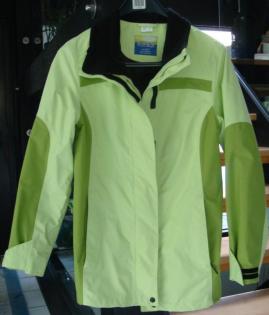 Moderne, ungetragene Multifunktionsjacke, Trendfarbe kiwi