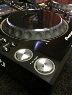 2x CDJ 2022 Nexus mit DJM 2022 Mixer im Profi Case - Top Zustand
