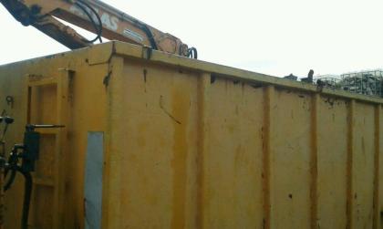 Abrollcontainer, Container, Mulde, Absetzcontainer, Abrollmulde mit Atlas-Ladekr