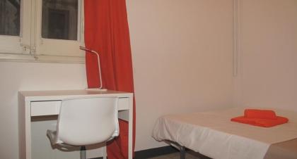 Privates kleines doppelschlafzimmer zu vermieten vom 1/ 07/ 17 - 27/ 07/ 17