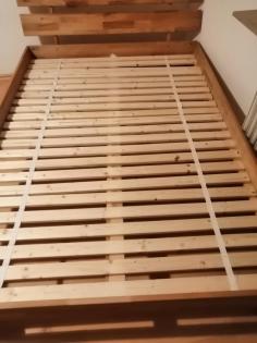 Bett Massiv Holz 140 x 200 cm Lattenrost