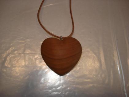 1 Holz-Stern, 3 x Holz Herz mit Lederband neuwertig