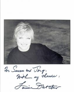 Oscar-Gewinnerin LOUISE FLETCHER Autogramm/ Widmung auf Großfoto.