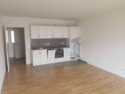 Sehr Schöne 2 Zi. Wohnung mit Terrasse und Garten/ Rasenanteil