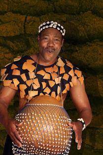 Afrika-Workshop-Tag / African Dance und Afrikanisches Trommeln mit Henry Motra