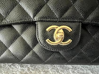 CHANEL Maxi Classic Flap Caviar Leder Umhängetasche Schwarz
