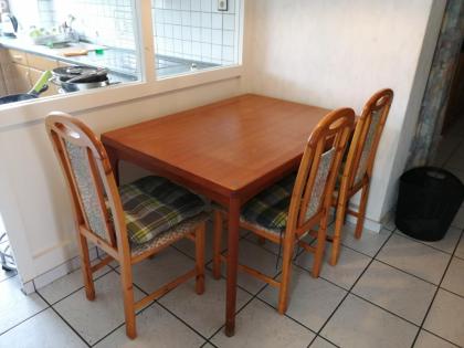 Esstisch aus Echtholz ausziehbar mit 6 Stühlen