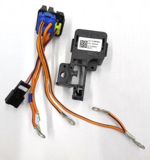 Hochvoltstecker 600V der Hauptbatterie mit Beschädigung der Karosserie Tesla Mod