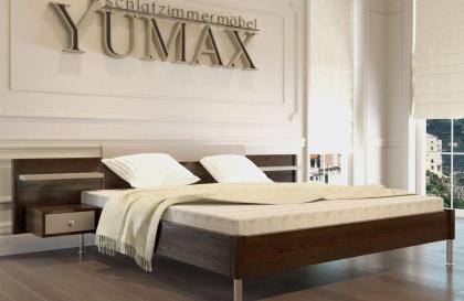 Doppelbett aus Massivholz Maxim mit Nachttische