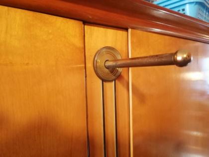 Antiker Retro Vintage Kleiderschrank, viertürig, aus Massivholz