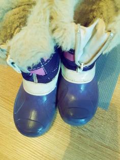 Schöne warme Mädchenstiefel