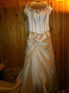 Wunderschönes neues Brautkleid