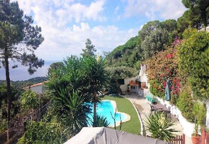Spanien Ferienhaus Costa Brava mit 2 Wohnungen, privater Pool und Meerblick zu v