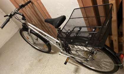 Damenfahrrad MTB Fischer, Räder 26 Zoll, Rahmenhöhe 49½ cm, 18 Gänge, Klingel