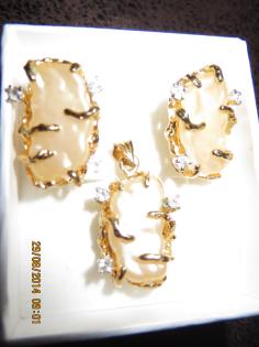 Set- Goldring 585-er, passende Ohrringe u. Anhänger mit Perlmuttsteinen, sehr sc